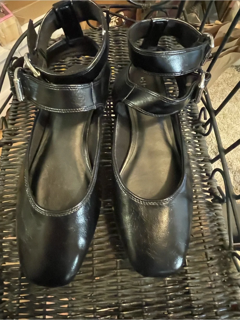 Black Ankle-Strap Ballet Flats Size 7 made by Old Navy. Super Cute